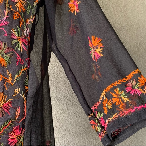 🔥5/$20🔥 Black Chiffon Tunic Embroidered size L - Picture 6 of 12